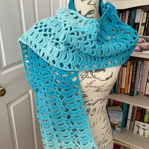 🦋 Handmade Crocheted Ombre Scarf/Shawl NWOT - Picture 2 of 13